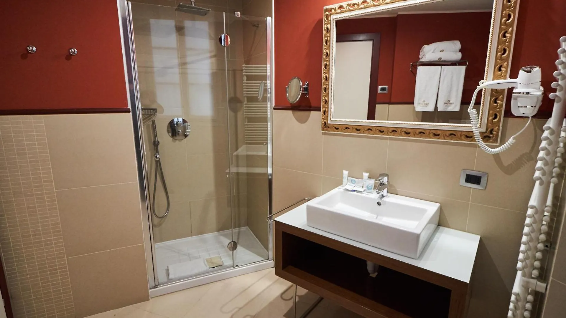 Hotel Centrale Best Western Signature Collection Tirano 4*,